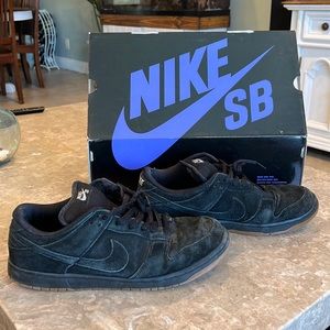 Nike Sb Dunk Low Black Gum Suede